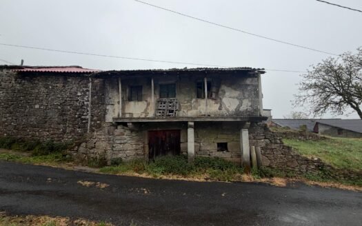 Oportunidad Casa de piedra gallega junto al Camino de Santiago  122 m² + garaje + espacio jardín 37 m2  16.000 €
